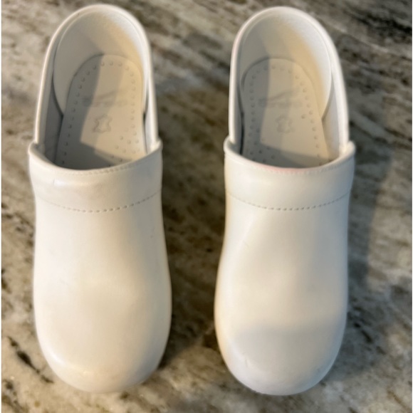 Dansko white Nursing Clogs size 37 - Picture 2 of 4